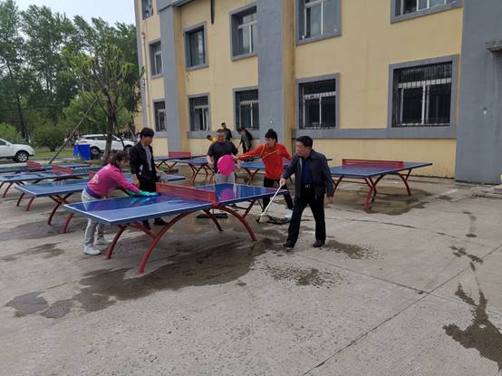 体育教学部党总支球台李长山,书记刘志远在清理轮滑a体育v体育视频的部长图片